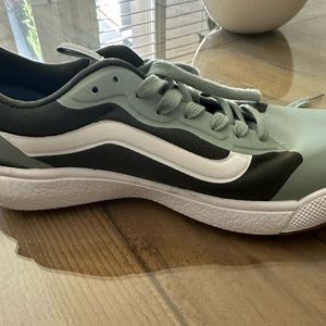 Vans Ultra Range sneakers